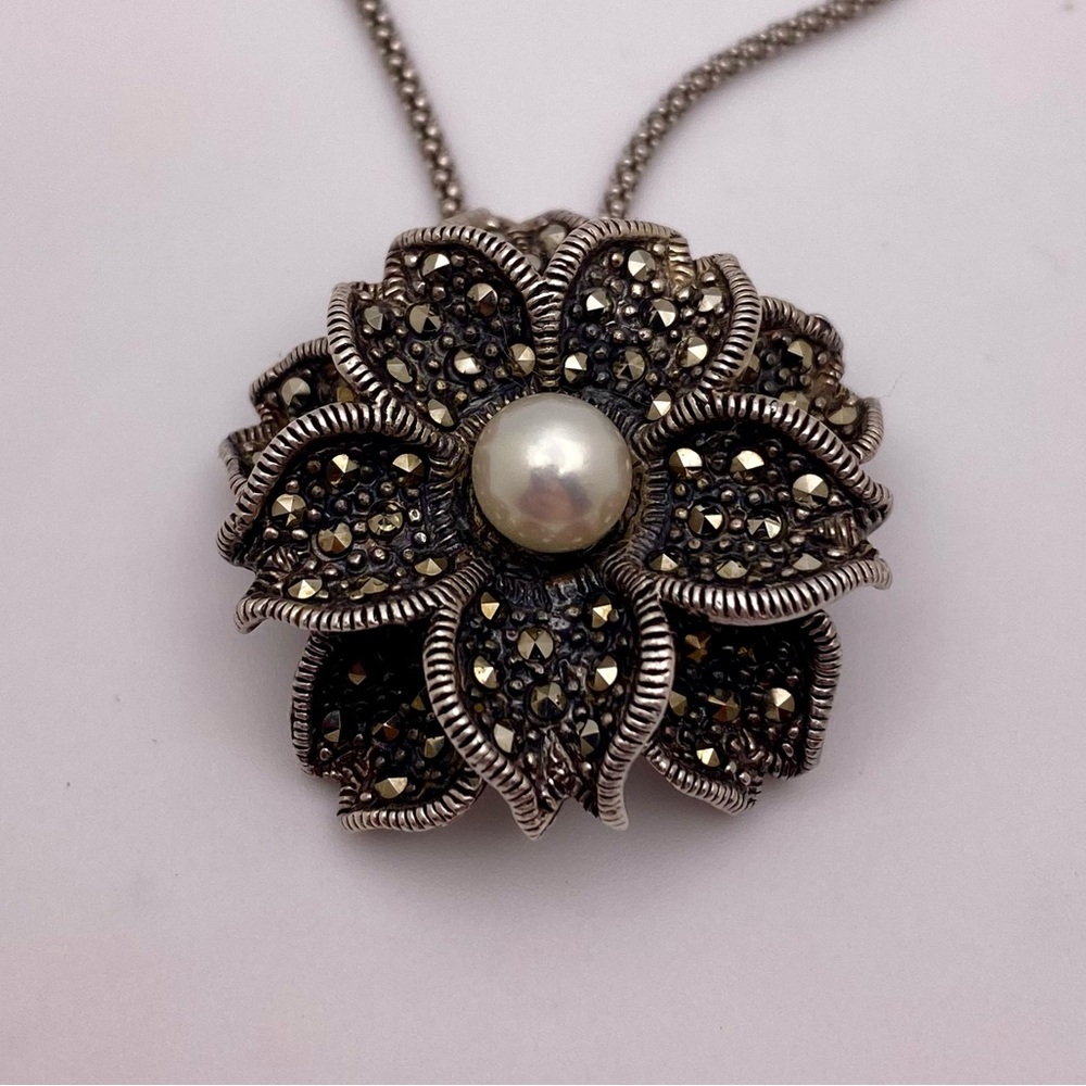 Sterling flower genuine pearl pendant and chain